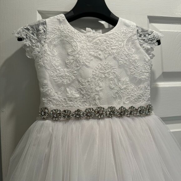 Beautiful lace and tulle dress for your little girl!!